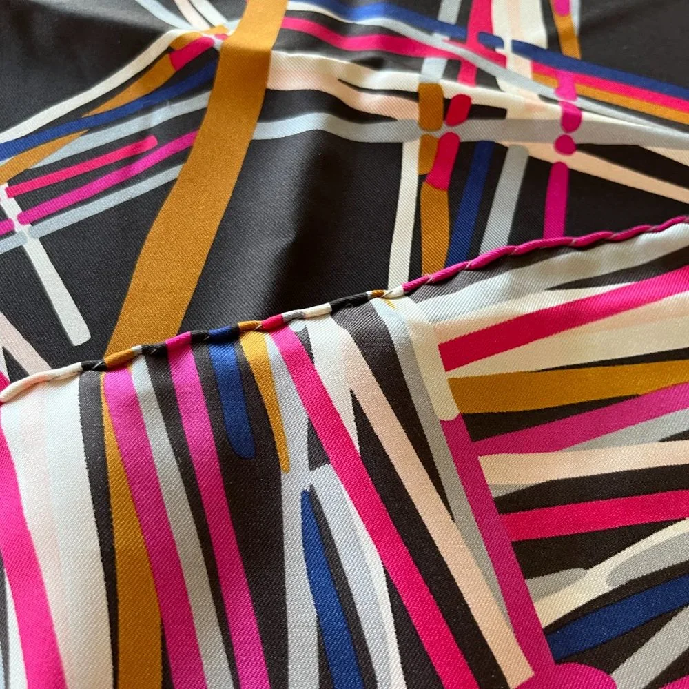 DIANE VON FURSTENBERG DVF LARGE SILK SCARF. BEAUTIFUL MULTICOLOR SCARF - GREAT! - Picture 7 of 10